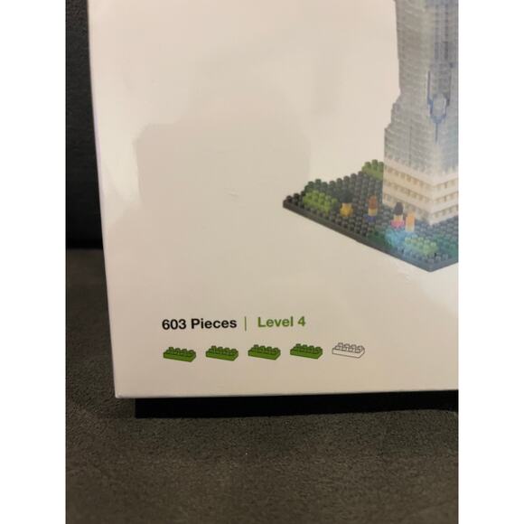 Brixies 1 World Trade Center 603 piece building set-NIB - Picture 2 of 3